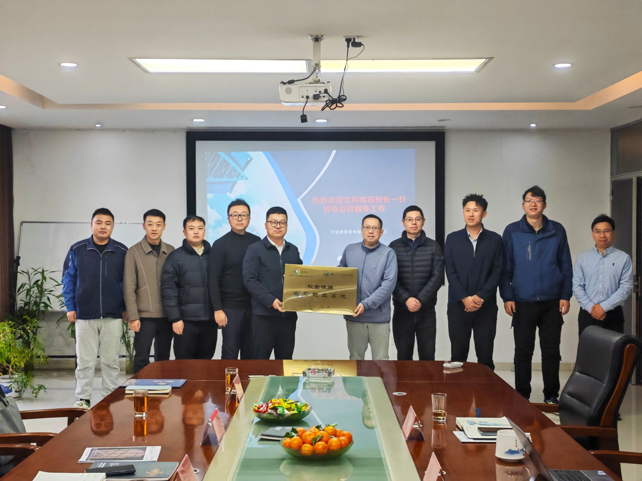 beat365中文官方网站与浙江慈溪市共建就业实习与后备人才基地，校地合作再谱新篇