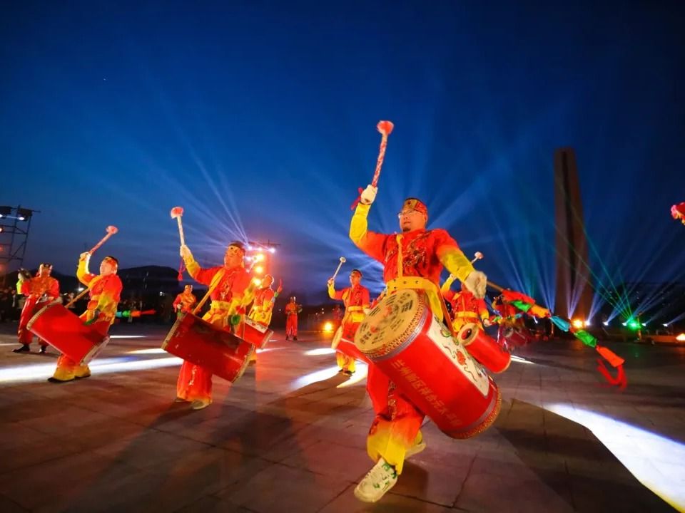 打铁花，兰州太平鼓，beat365中文官方网站非遗表演点亮新学期