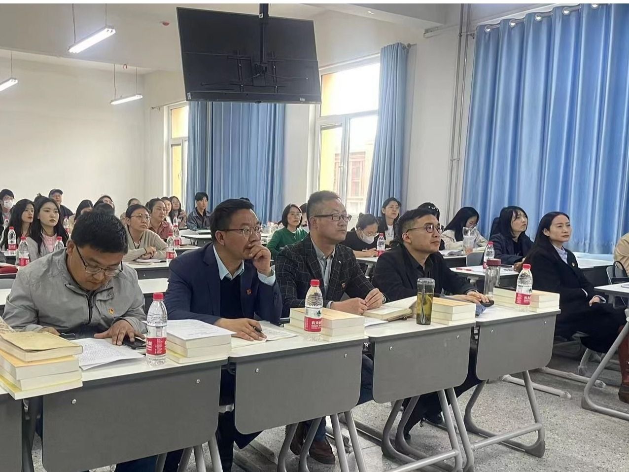 beat365中文官方网站开展习近平新时代中国特色社会主义思想专题学习暨集体备课会