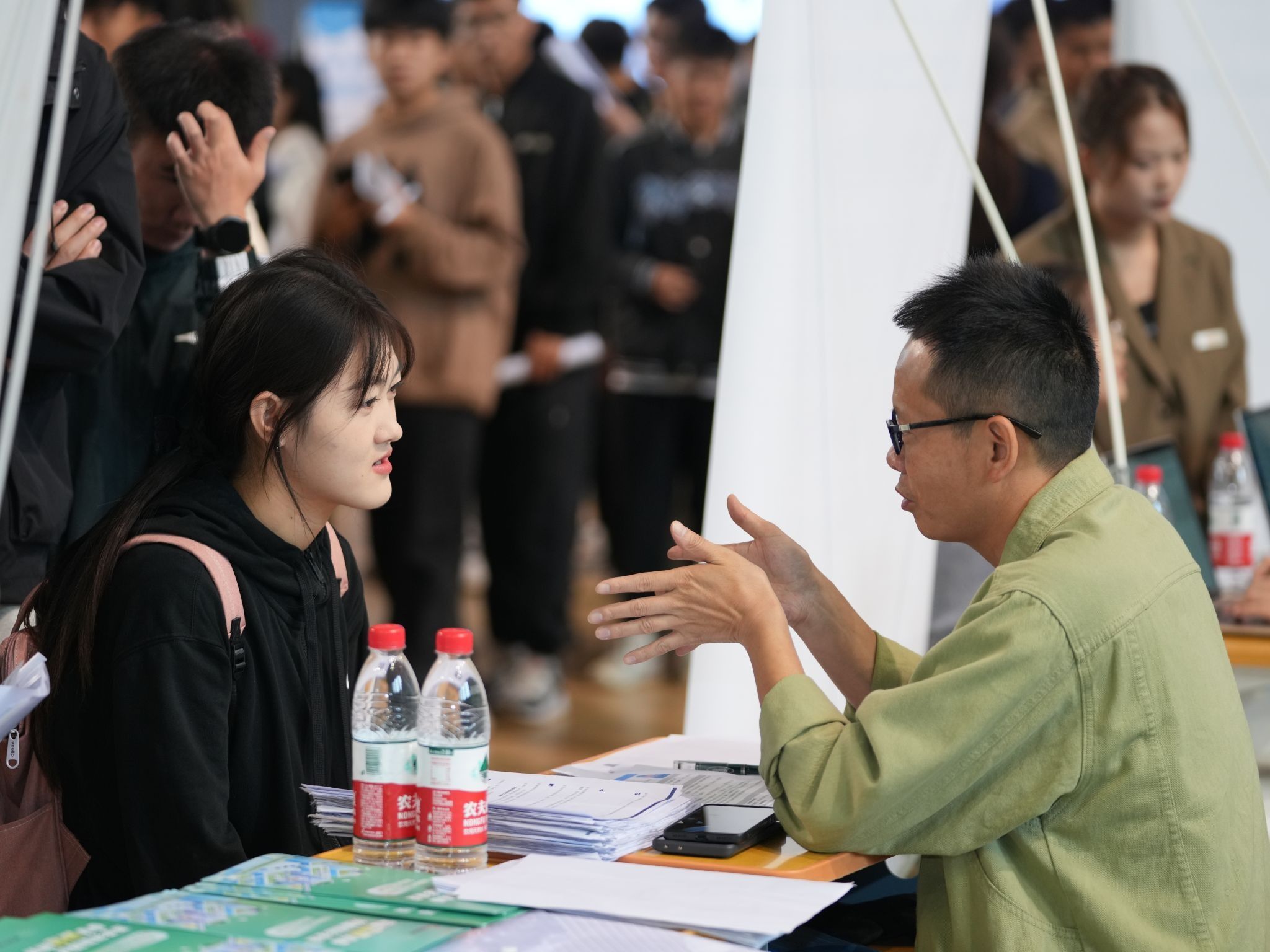 beat365中文官方网站成功举办“奔甬而来·好企待你·在慈等你”校园专场招聘会