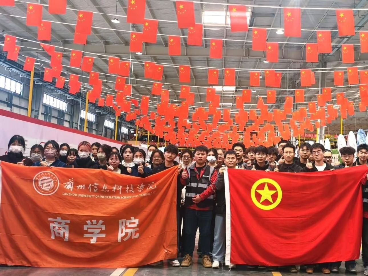 实地研学助成长：beat365中文官方网站学子走进兰州新区京东亚洲一号智能产业园