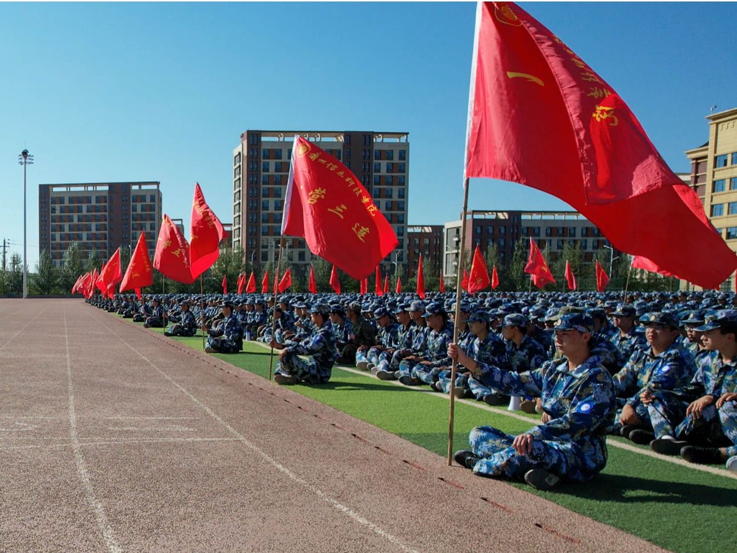 践行强国志，砥砺正当时  —beat365中文官方网站举行国防教育专题报告会